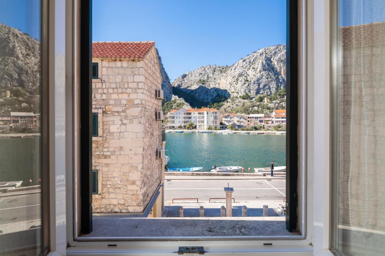Central Alley Omiš Exteriör bild