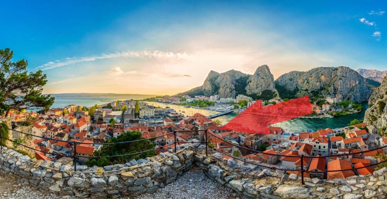Central Alley Omiš Exteriör bild