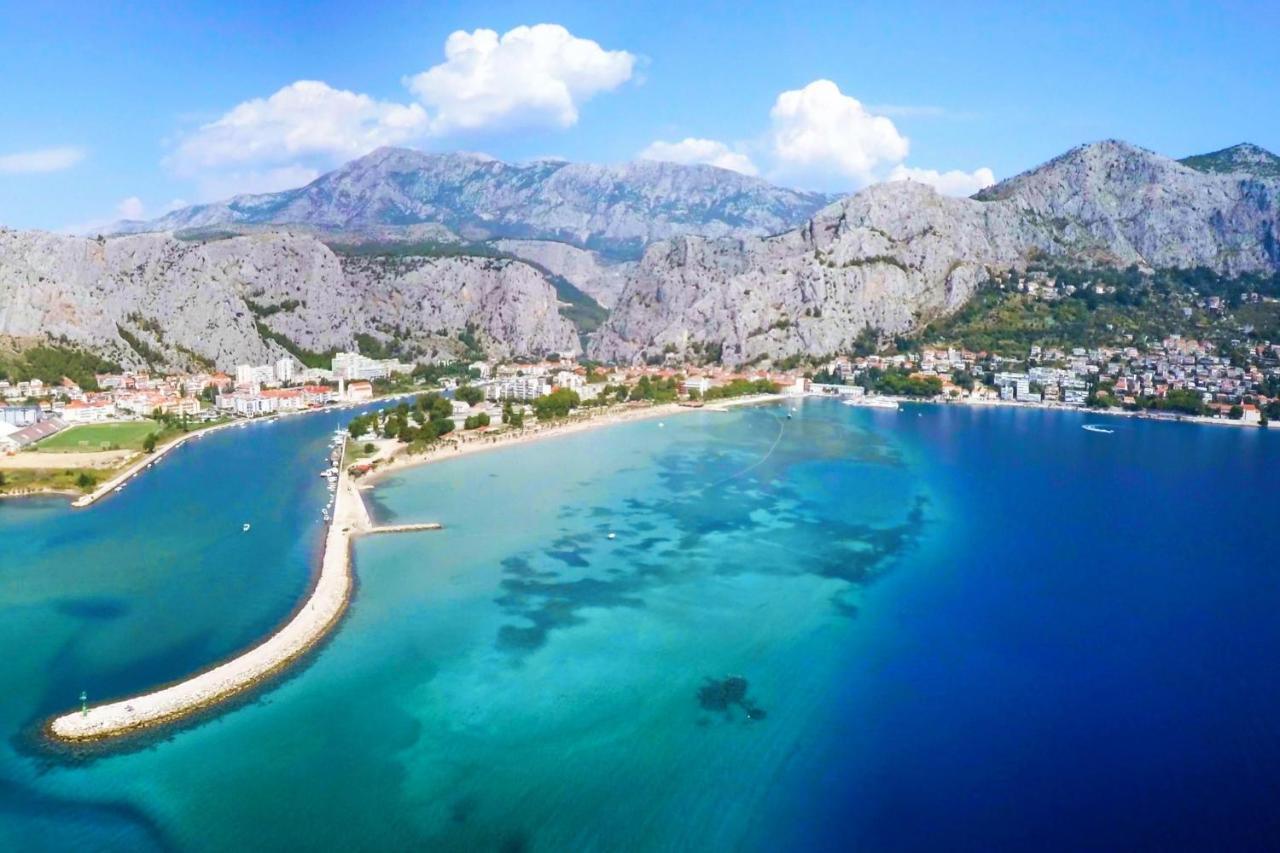 Central Alley Omiš Exteriör bild