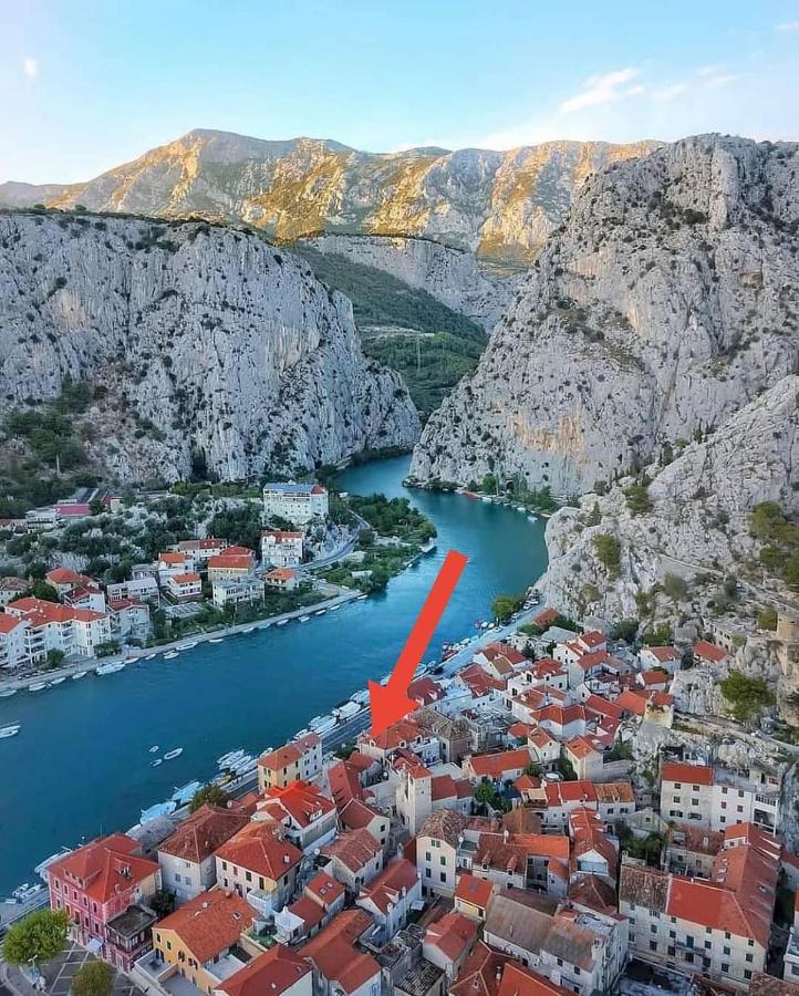 Central Alley Omiš Exteriör bild